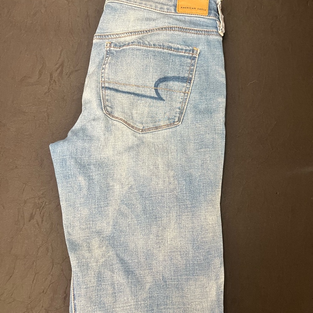 American Eagle Outfitters women’s Light Blue Straight Jeans